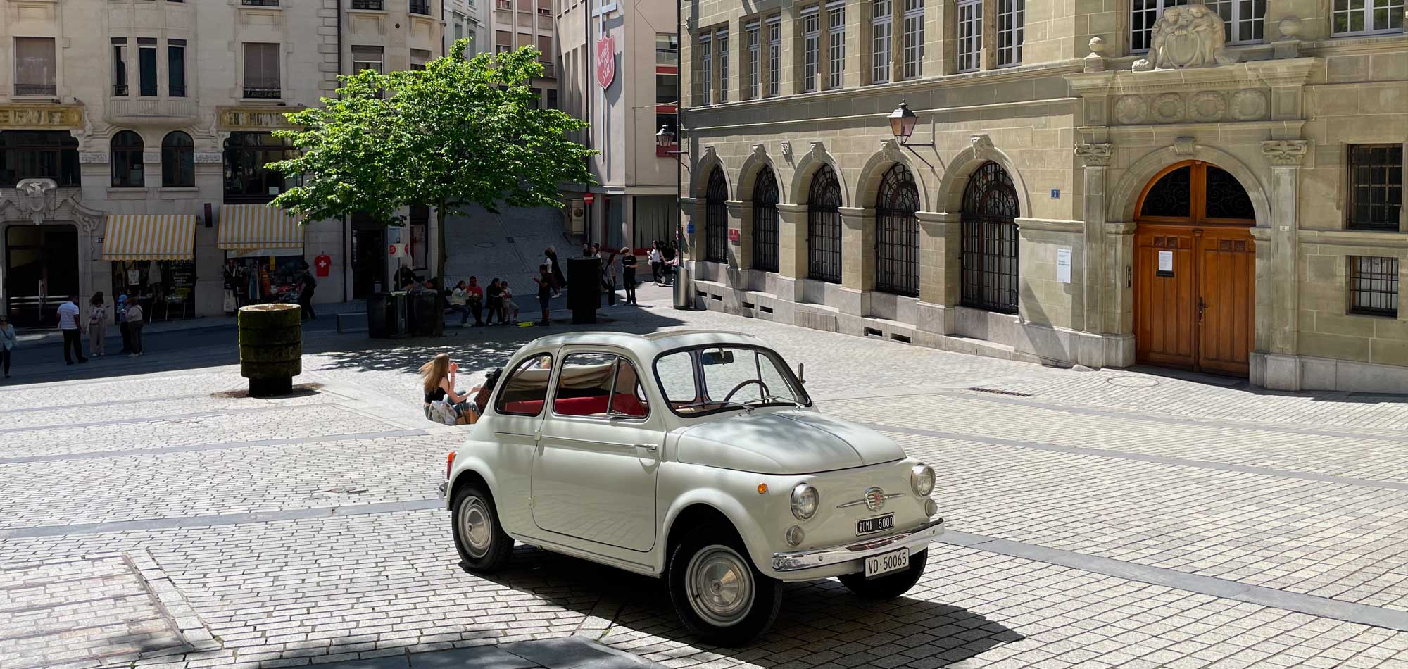 Location Fiat 500 Bianca pour shooting photo de mariés à Lausanne