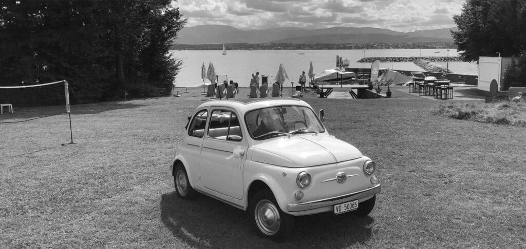 Séance photo de mariage avec une Fiat 500 de collection dans la Côte